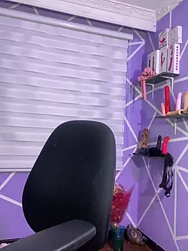 MiiaaJoness' Live XXX Chat