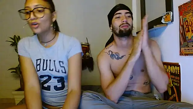 EmilyxAxel: διαδικτυακό σόου στην κάμερα