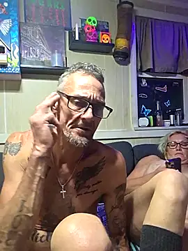 hotnicz10: διαδικτυακό σόου στην κάμερα