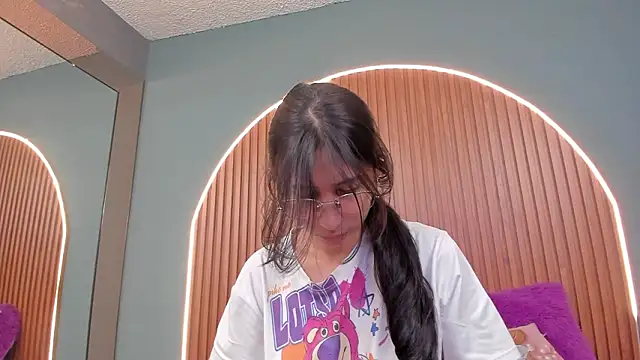 NayeCloud élő XXX-chatje