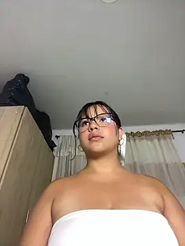 Chat XXX en directo de katthyasmitth