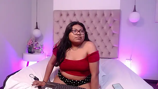 Kiri_Black_ élő XXX-chatje