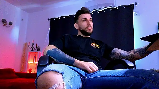 MightyAaron66 live XXX chat