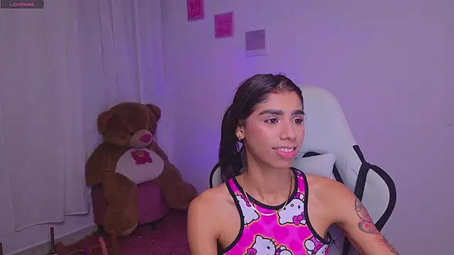 BrunetteAdams001's Live XXX Chat