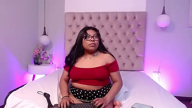 Chat +18 de Kiri_Black_ ao vivo