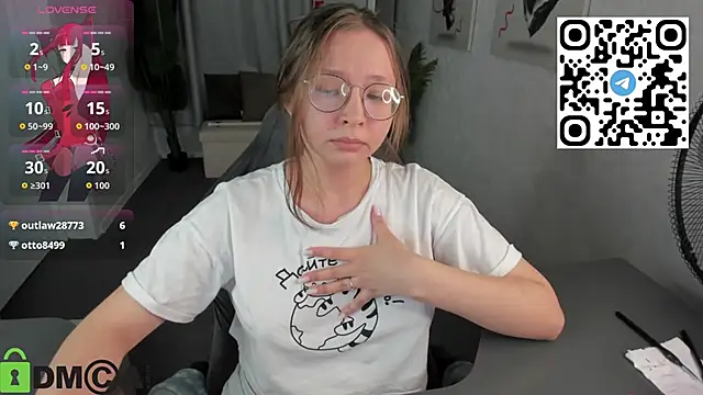 Nuura_Moore live XXX chat