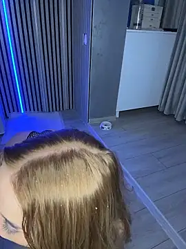 LunaAlyan Webbikameraesitys