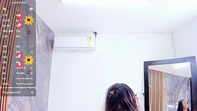 Chatroom XXX en direct de LauraSaenz01