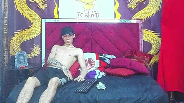 Pride_couple live XXX chat