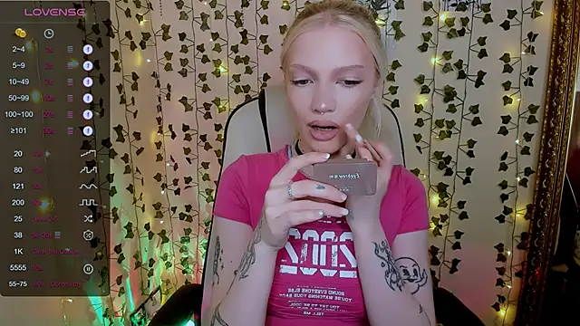 AnyaTaylor_: онлайн-секс-чат