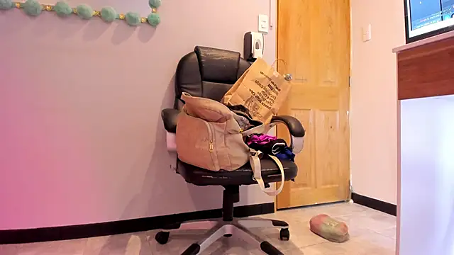 Miia_Thompsonn: онлайн-секс-чат