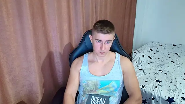 Show modela TodMusclePower9 na web-kameri