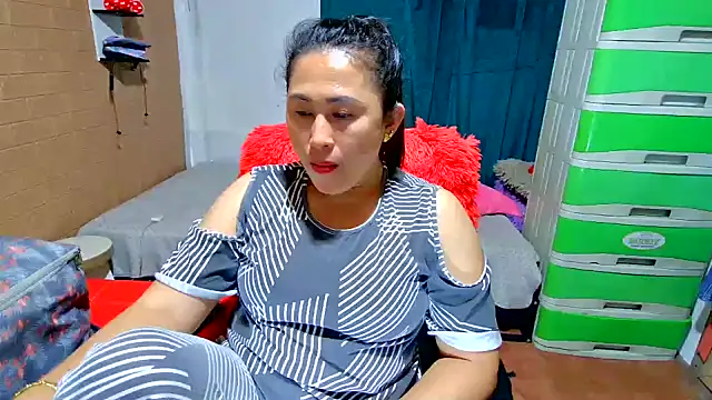 Ugly-Filipina Live XXX Chat
