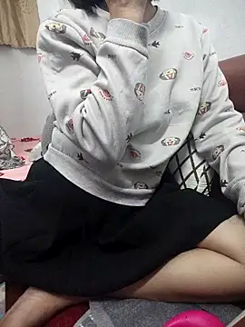 Haralushiaaa: διαδικτυακό σόου στην κάμερα