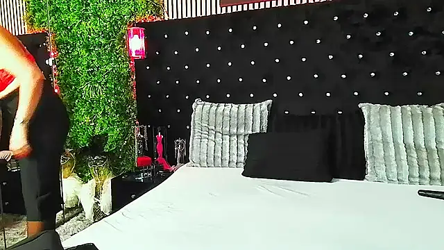 InannaStar Chat XXX live