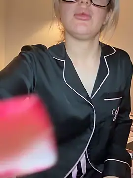 Holly-GlamourのライブXXXチャット