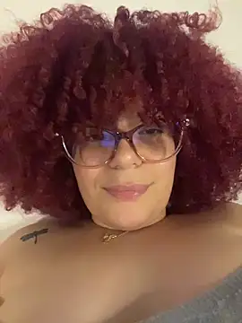 Leyah__: διαδικτυακό σόου στην κάμερα