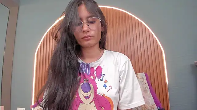 Chat +18 de NayeCloud ao vivo