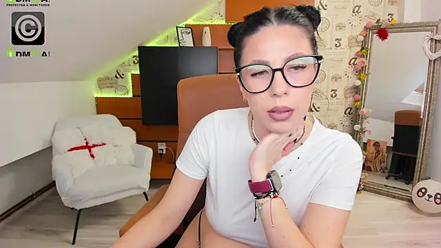 EmillyTaylor's Live XXX Chat