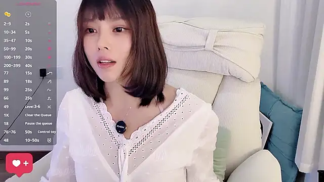 peachy_kiss webcam show