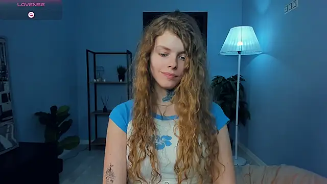 Онлайн чат XXX RayaNenlia