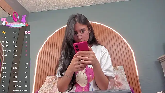 NayeCloud's Live XXX Chat