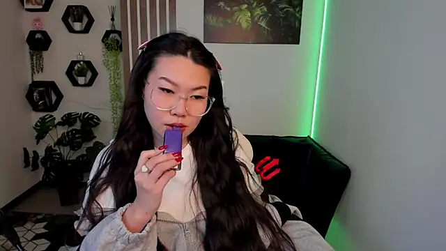 LunaPurrr 即時 XXX 聊天