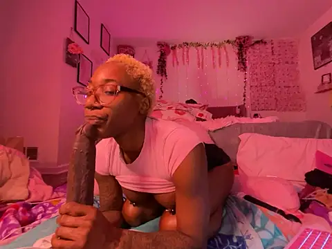 VixenCapri Adlı Modelin Canlı XXX Sohbeti