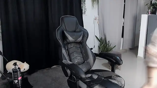 lizzy-c-e-e Live XXX-chat