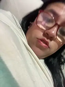 violeta_818 élő XXX-chatje