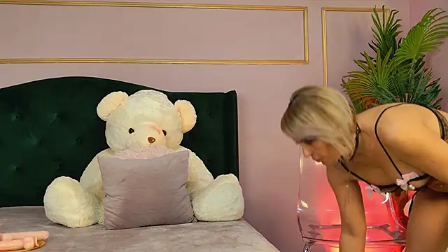 KirraWhite Live XXX-chat