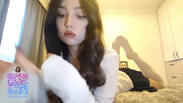 Qwami_Amie Adlı Modelin Canlı XXX Sohbeti