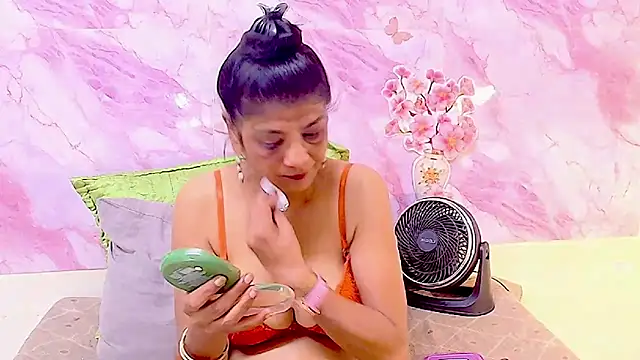 IndianAllure Pertunjukan Webcam