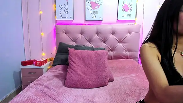 Issaa_Tyler live XXX chat