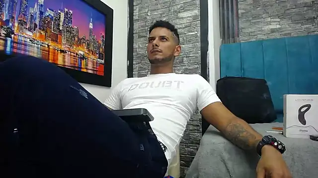 Chris_Dick23 现场XXX聊天