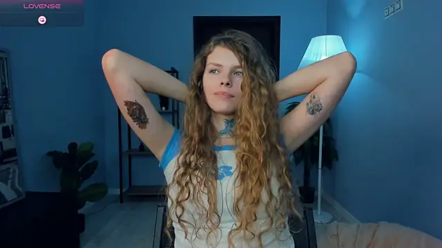 Онлайн чат XXX RayaNenlia