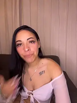 Czat XXX na żywo – cristal__violetaa