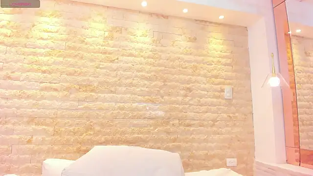 Pokazy przed kamerką – kylie_ward