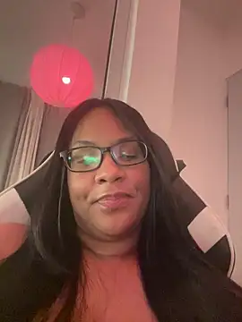 Pokazy przed kamerką – Chaniita