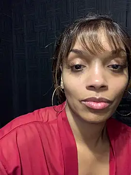 Chat +18 de Rakiyahcharms ao vivo