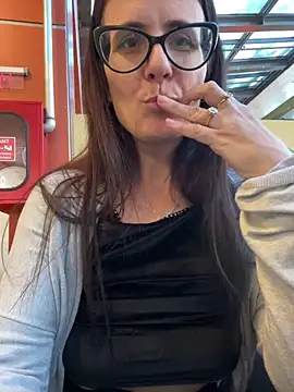 NataKitten Adlı Modelin Canlı XXX Sohbeti