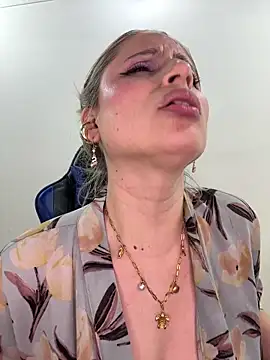 Adeline_1 Adlı Modelin Canlı XXX Sohbeti