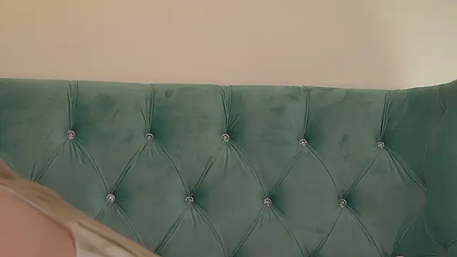 AnnyRaii: διαδικτυακό σόου στην κάμερα