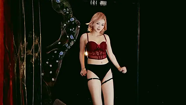 Lady-Mia777 网络视讯表演