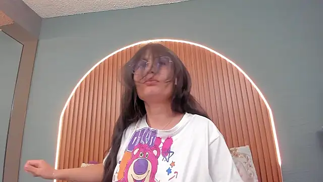 NayeCloud Adlı Modelin Canlı XXX Sohbeti