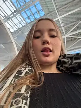 VineraSweet's Live XXX Chat