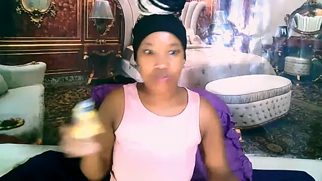 EroticSexyPrada Adlı Modelin Canlı XXX Sohbeti