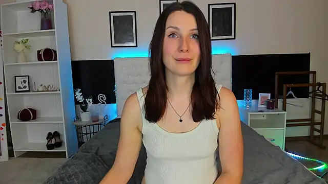 KiraNeeww Adlı Modelin Canlı XXX Sohbeti