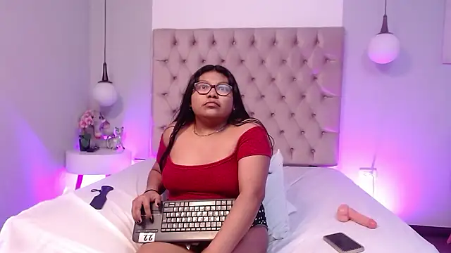 Kiri_Black_ Live XXX-chat