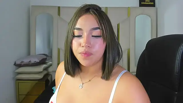 IsabellRodriguez18's Live XXX Chat